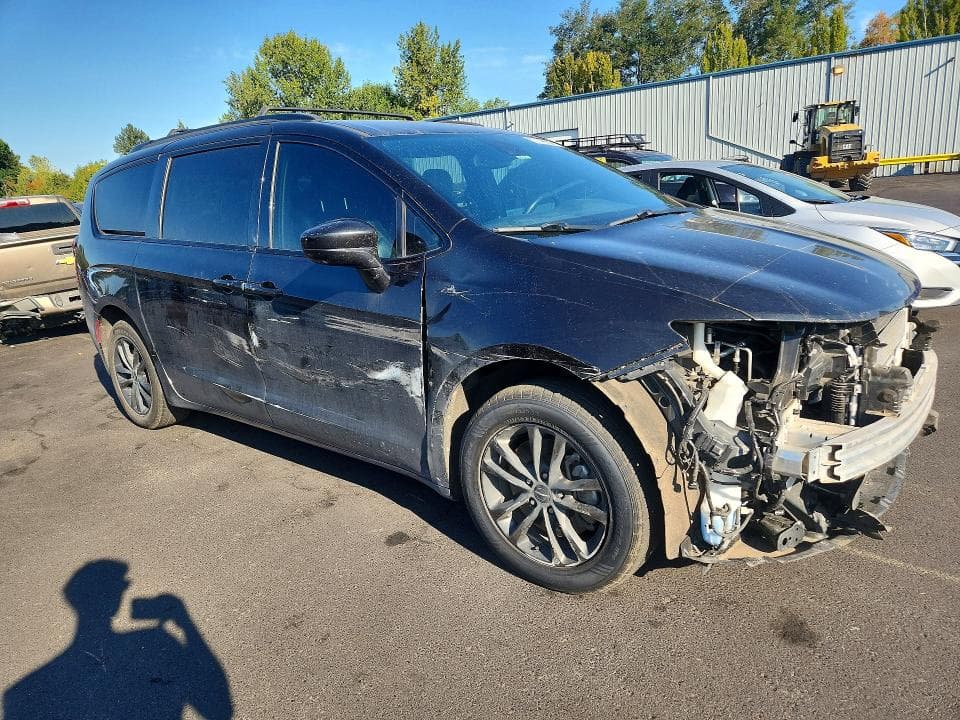 2020 CHRYSLER PACIFICA TOURING L 4