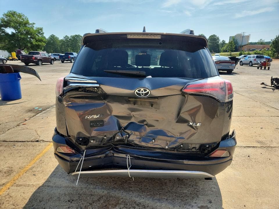2018 TOYOTA RAV4 XLE 6