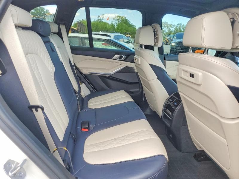 2022 BMW X5 M50I 11