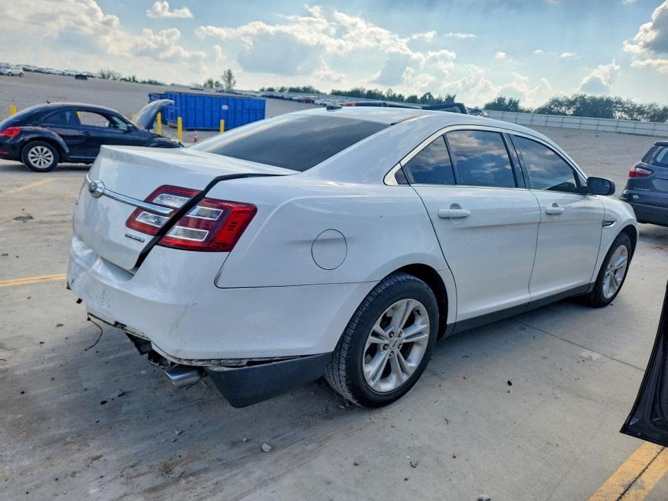 2017 FORD TAURUS SE 3