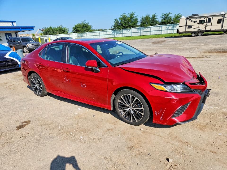 2019 TOYOTA CAMRY SE 4