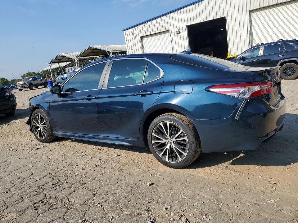 2020 TOYOTA CAMRY SE 2