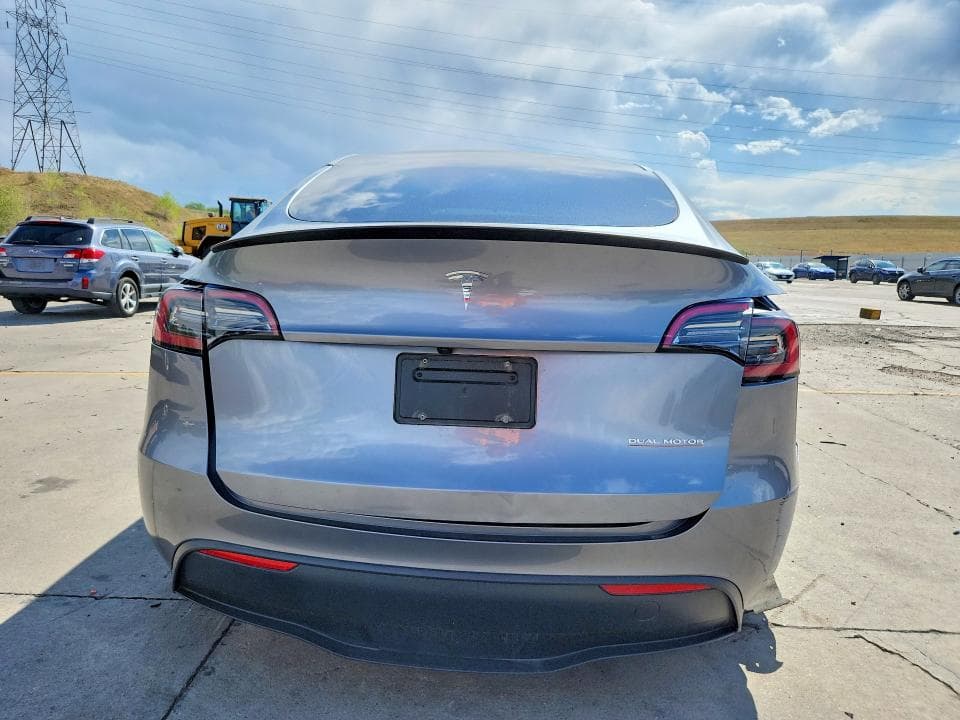 2024 TESLA MODEL Y 6