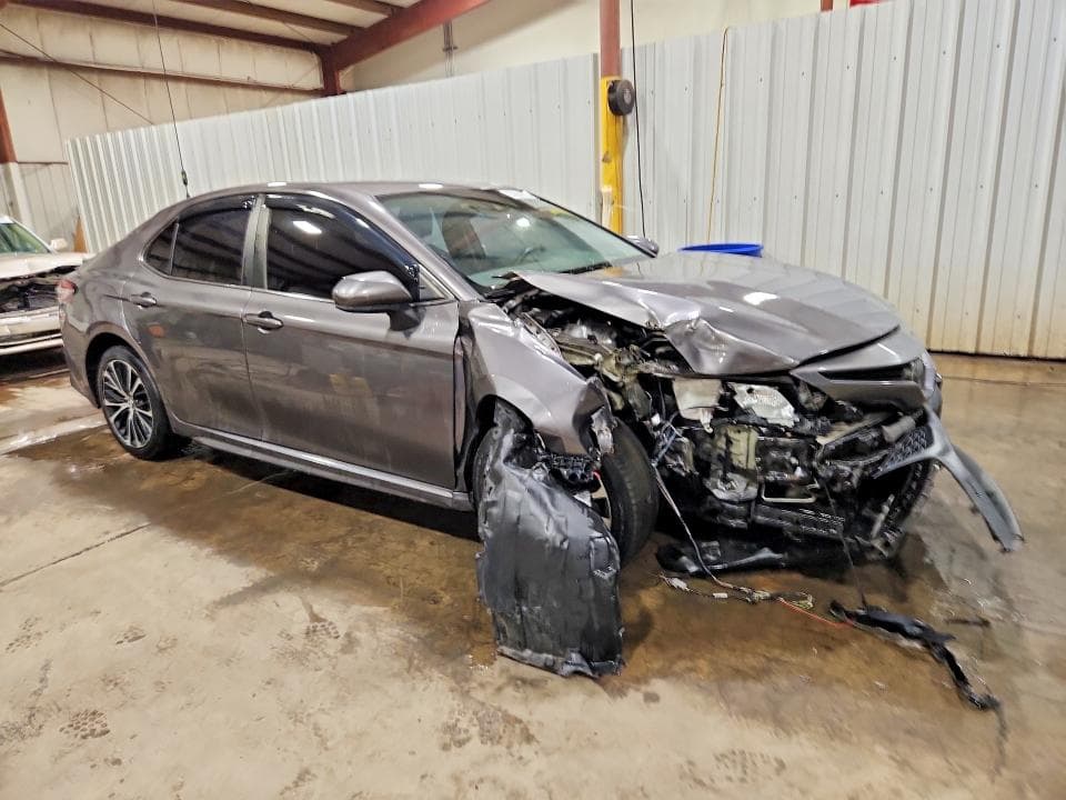 2019 TOYOTA CAMRY SE 4