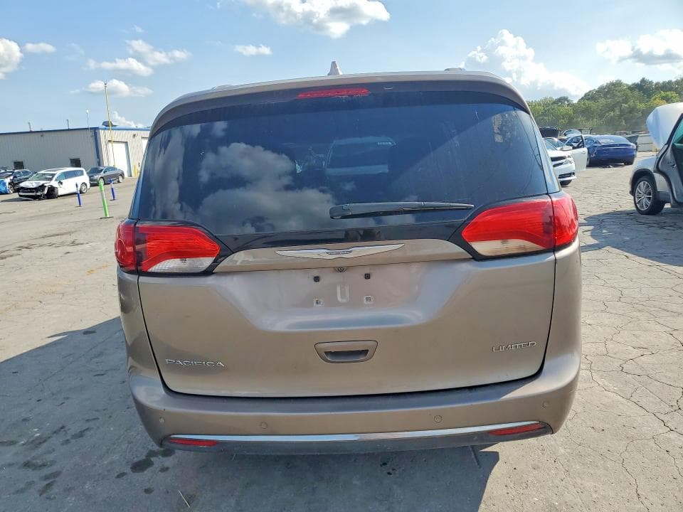 2017 CHRYSLER PACIFICA LIMITED 6