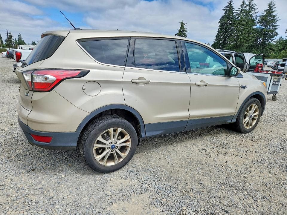 2017 FORD ESCAPE SE 3