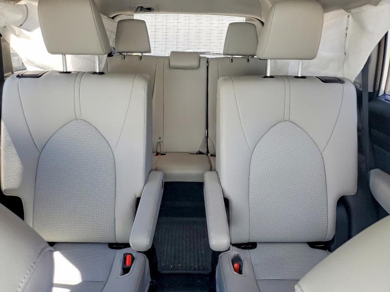 2026 TOYOTA GRAND HIGHLANDER XLE 10