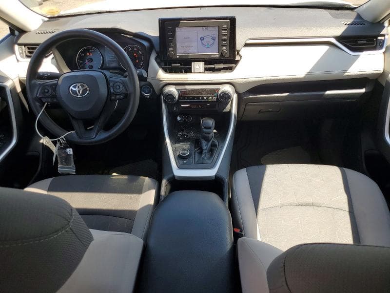 2022 TOYOTA RAV4 XLE 8
