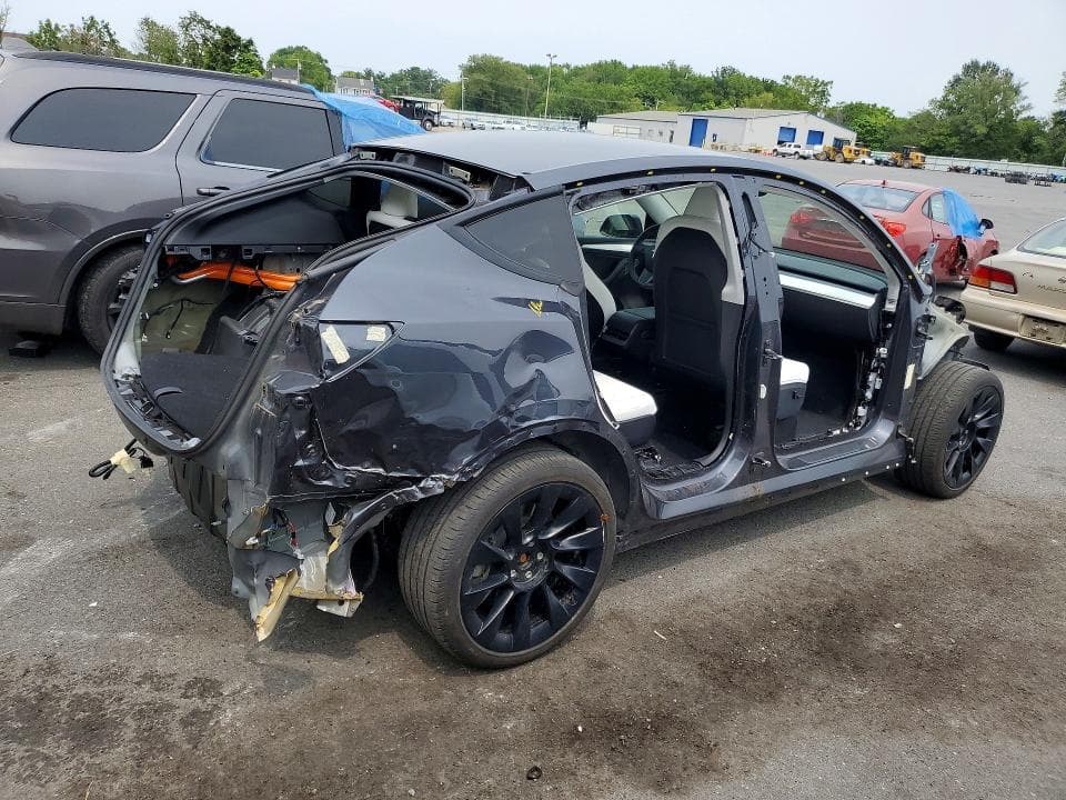 2025 TESLA MODEL Y 3