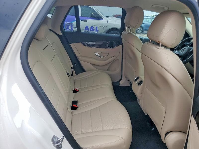 2017 MERCEDES-BENZ GLC 300 10