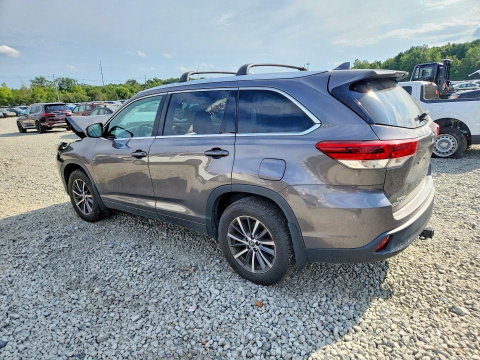 2018 TOYOTA HIGHLANDER XLE 2