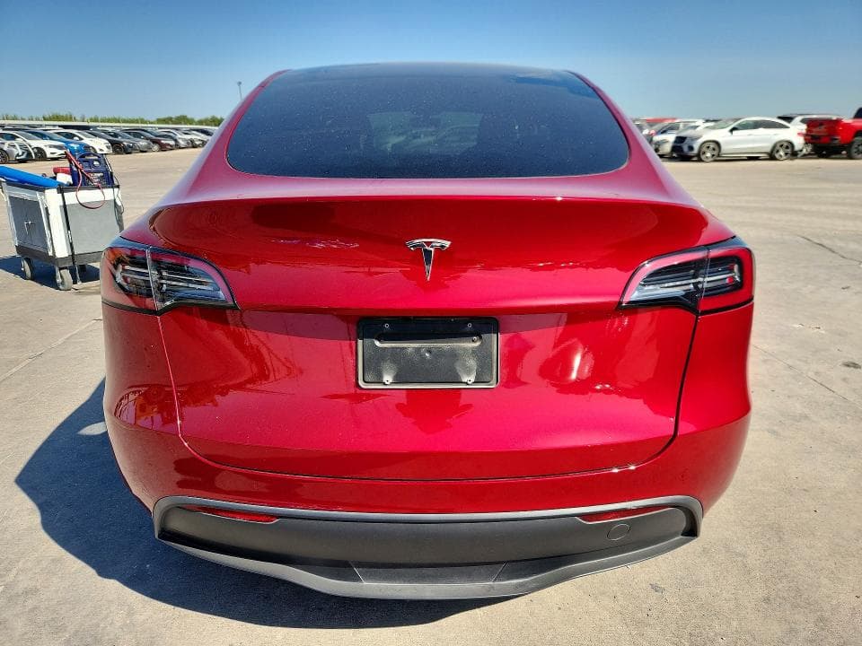 2024 TESLA MODEL Y 6
