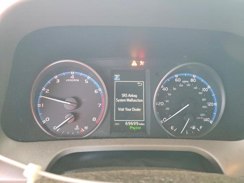 2017 TOYOTA RAV4 XLE 9