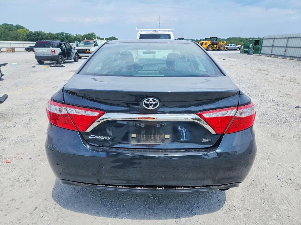 2017 TOYOTA CAMRY SE 6