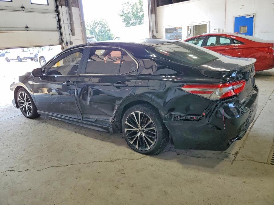 2018 TOYOTA CAMRY SE 2