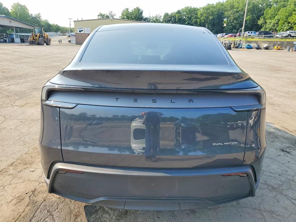 2026 TESLA MODEL Y 6