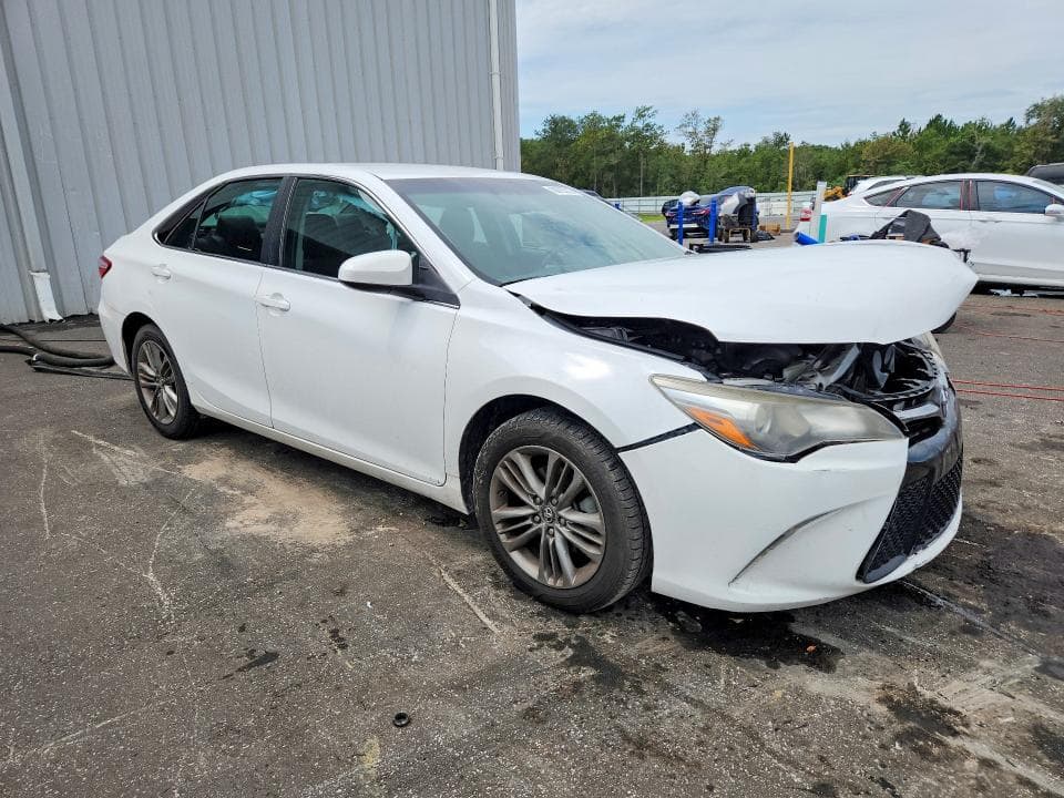 2017 TOYOTA CAMRY SE 4