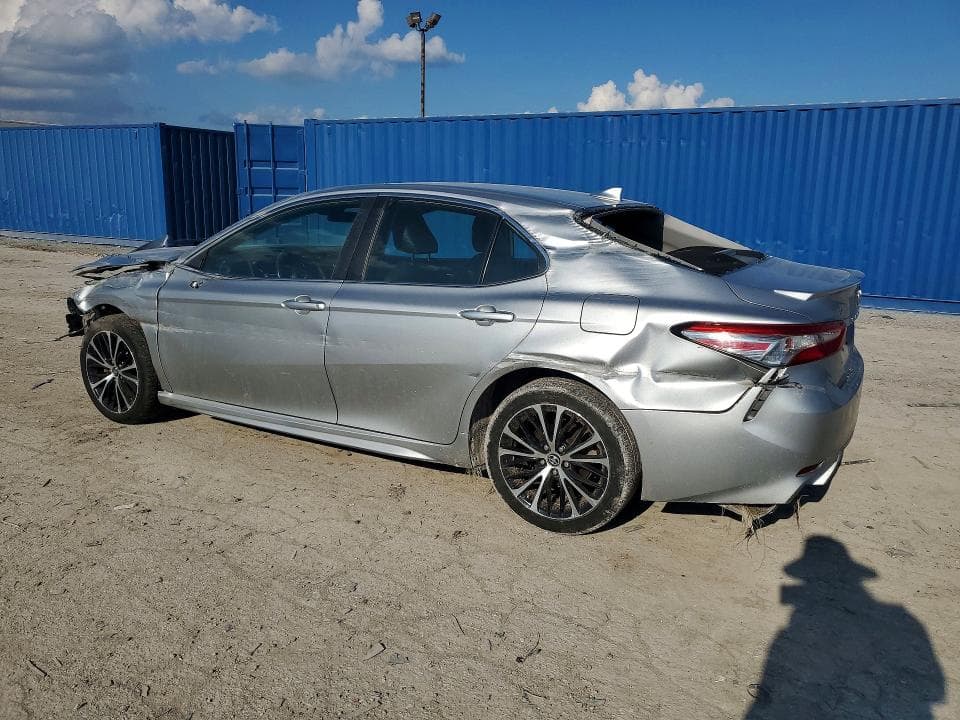 2019 TOYOTA CAMRY SE 2