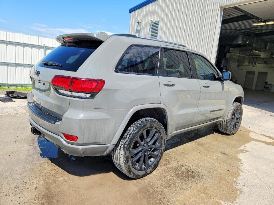 2020 JEEP GRAND CHEROKEE LAREDO 3