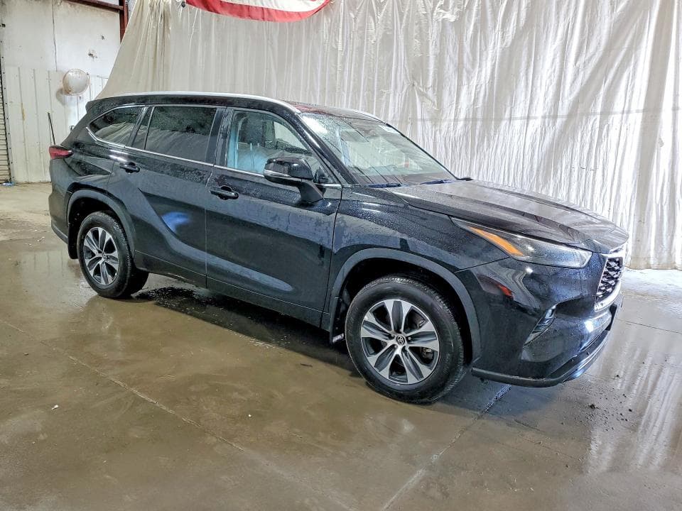 2026 TOYOTA HIGHLANDER XLE 4