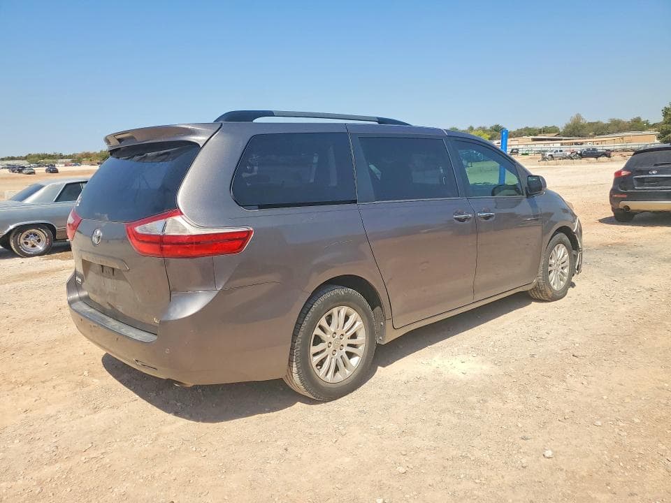 2017 TOYOTA SIENNA XLE 8-PASSENGER 3