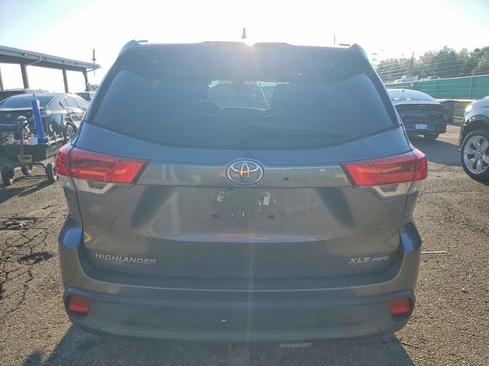2019 TOYOTA HIGHLANDER XLE 6
