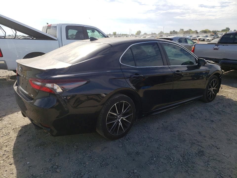 2022 TOYOTA CAMRY SE 3