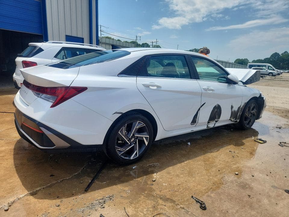 2025 HYUNDAI ELANTRA SEL 3