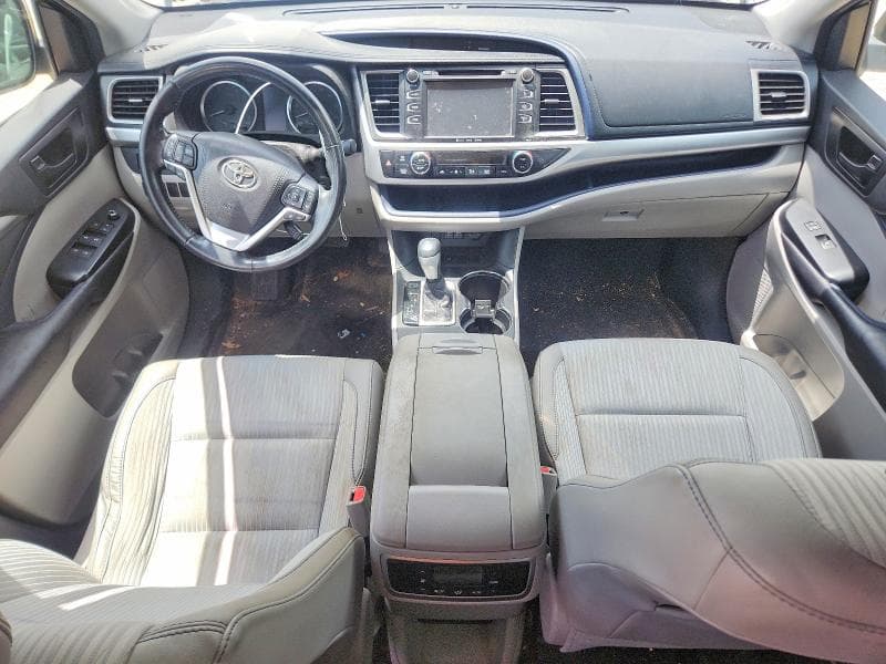 2017 TOYOTA HIGHLANDER LE PLUS 8
