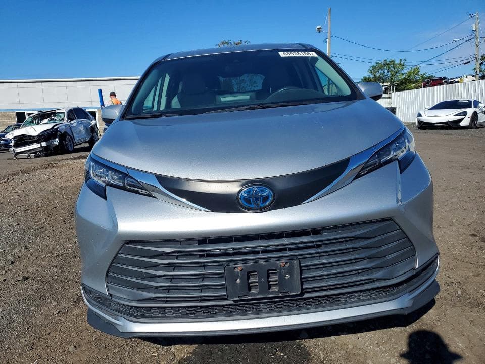 2021 TOYOTA SIENNA LE 5