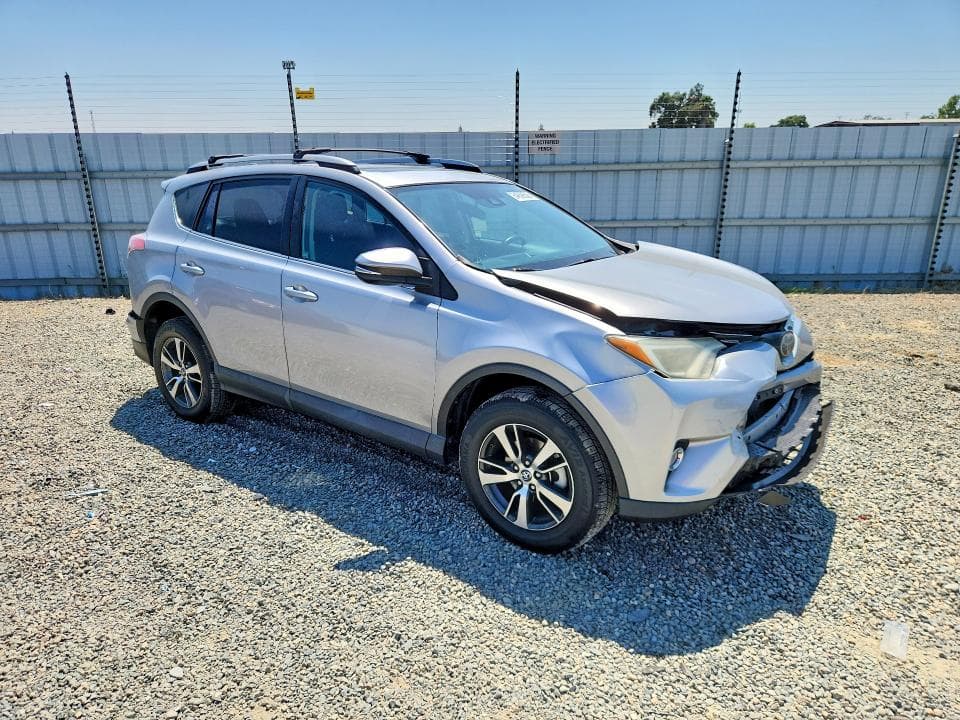 2017 TOYOTA RAV4 XLE 4