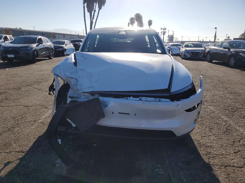 2026 TESLA MODEL Y 5
