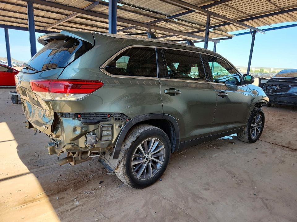 2019 TOYOTA HIGHLANDER XLE 3