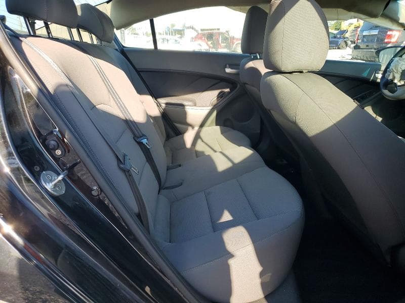 2017 KIA FORTE LX 10