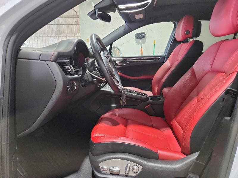 2019 PORSCHE MACAN 7