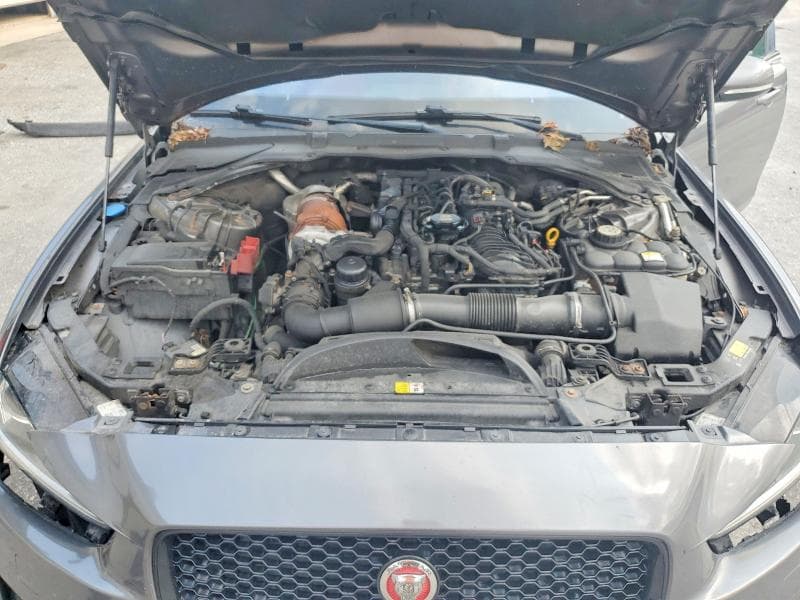2017 JAGUAR XE R - SPORT 11