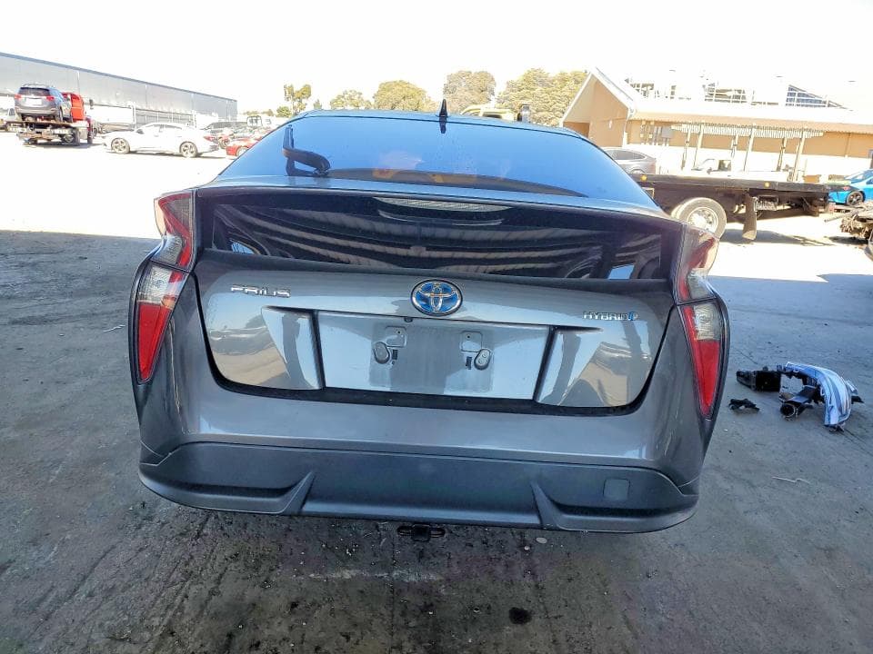 2017 TOYOTA PRIUS THREE TOURING 6