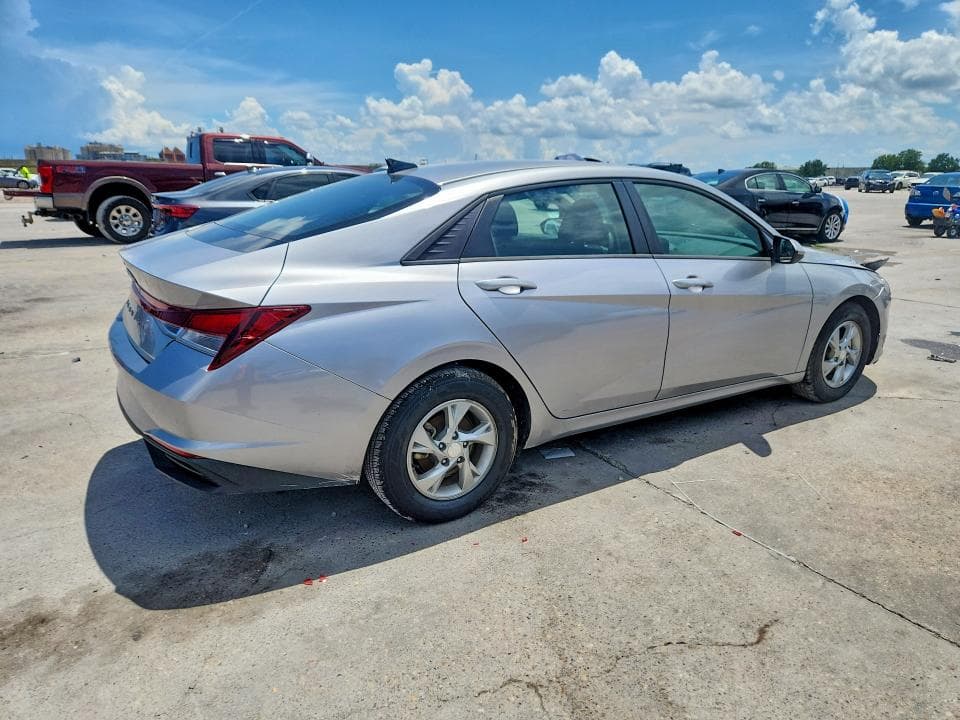 2023 HYUNDAI ELANTRA SE 3