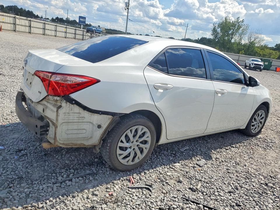 2017 TOYOTA COROLLA LE 3
