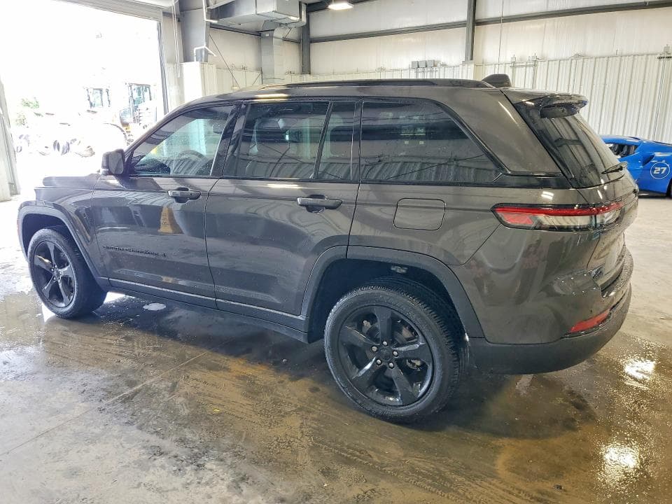 2023 JEEP GRAND CHEROKEE LAREDO 2