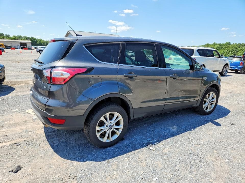 2017 FORD ESCAPE SE 3