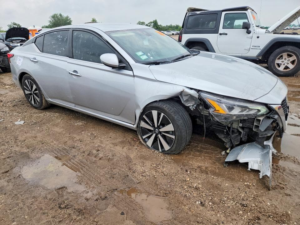 2022 NISSAN ALTIMA SV 4