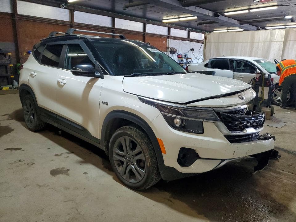 2021 KIA SELTOS S 4
