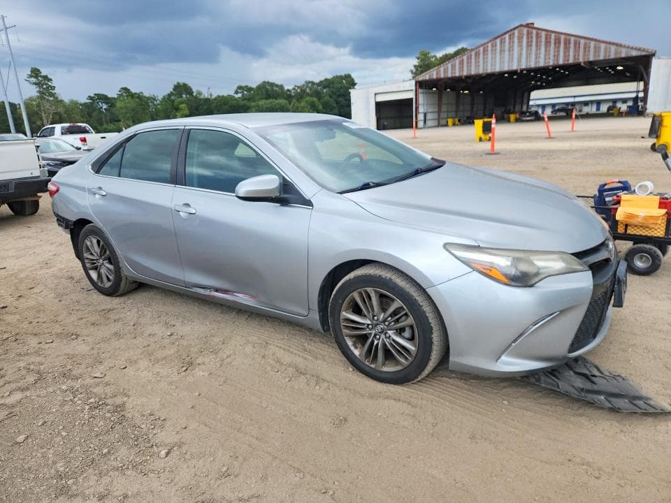 2017 TOYOTA CAMRY SE 4