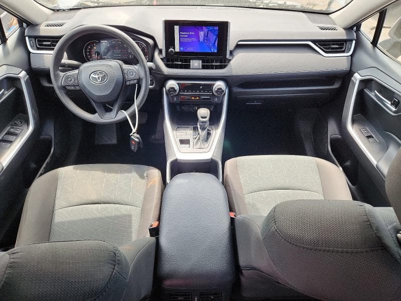 2024 TOYOTA RAV4 XLE 8