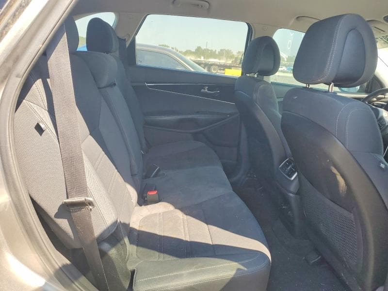 2017 KIA SORENTO LX V6 11