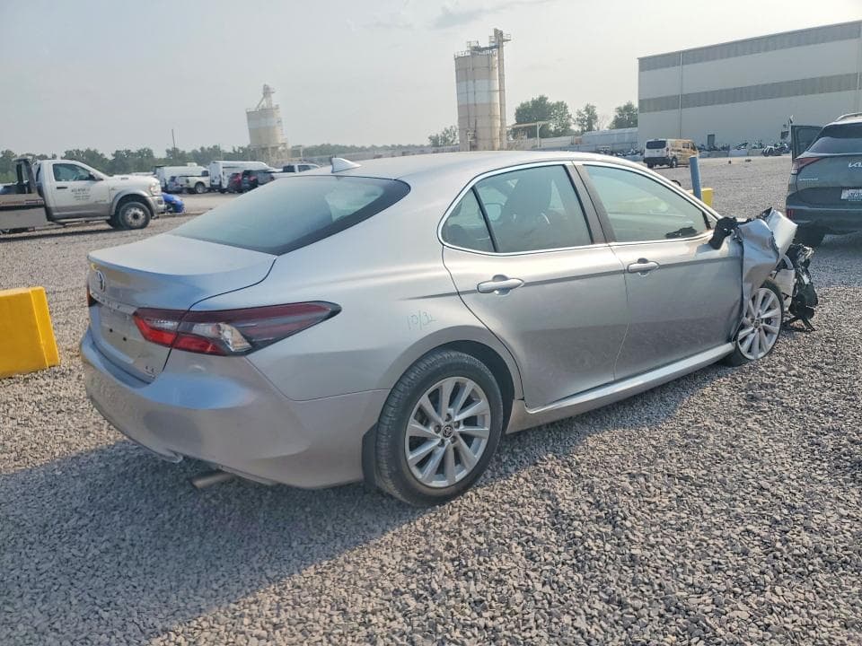 2022 TOYOTA CAMRY LE 3