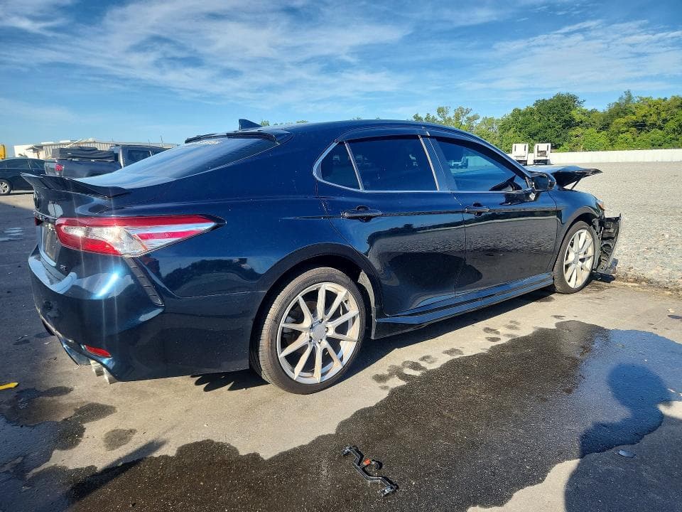 2020 TOYOTA CAMRY SE 3