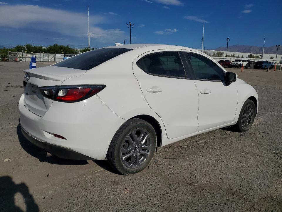 2019 TOYOTA YARIS LE 3