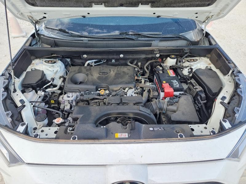 2021 TOYOTA RAV4 XLE 11